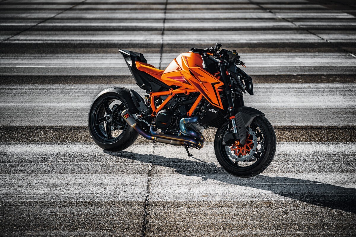 KTM 1390 SUPER DUKE: la "Bestia" cresce ancora